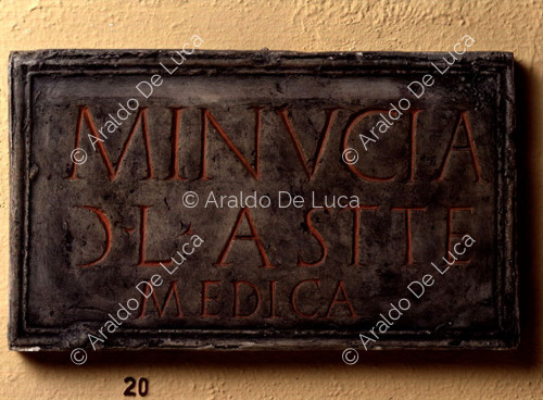 Inscription funéraire dédiée à Minucia Aste