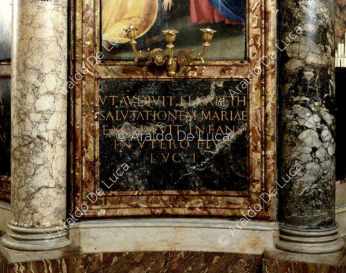 Detalles del revestimiento de mármol de la Capilla de Nuestra Señora