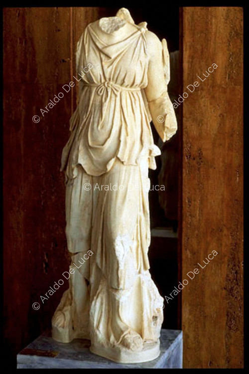 Statue de femme sans tête