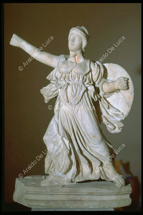 Estatua de divinidad femenina