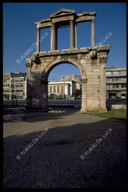 Porte monumentale d'Hadrien