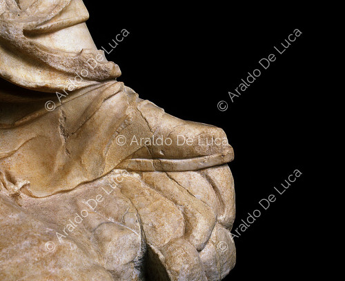 Estatua de marmol. Detalle del calzado