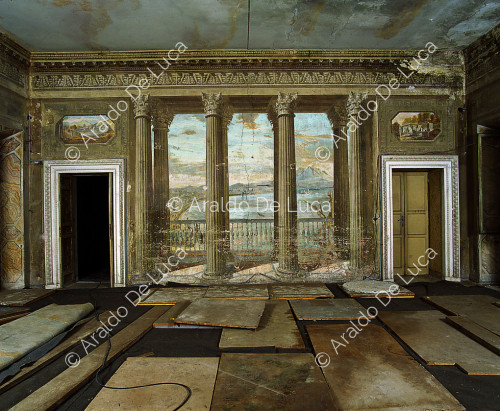 Villa Torlonia. Interno con balcone in trompe l'oeil