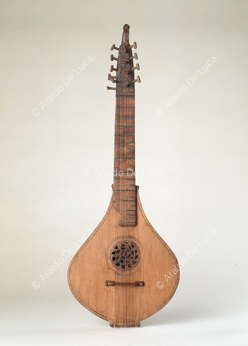 Cetera trasformata in chitarra