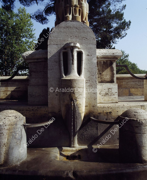 Amphora fountain