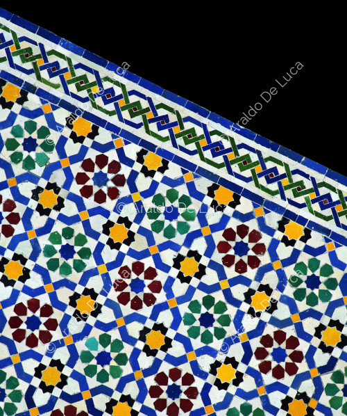 Détail de la mosaïque travaillée dans la mosquée