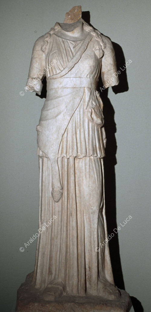 Statua di Artemide in marmo
