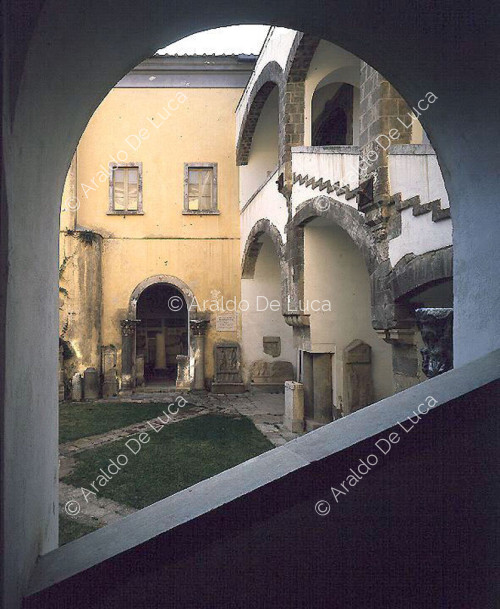 Veduta esterna del cortile del Museo