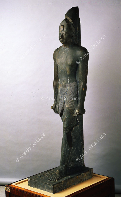 Statua di Thutmosi III incedente
