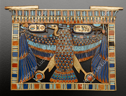 Tesoro de Tutankamón. Pectoral que representa el buitre alado de la diosa Nut.