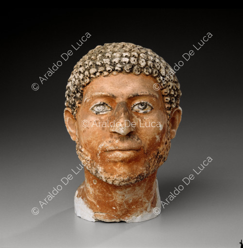 Maschera dorata di un uomo
