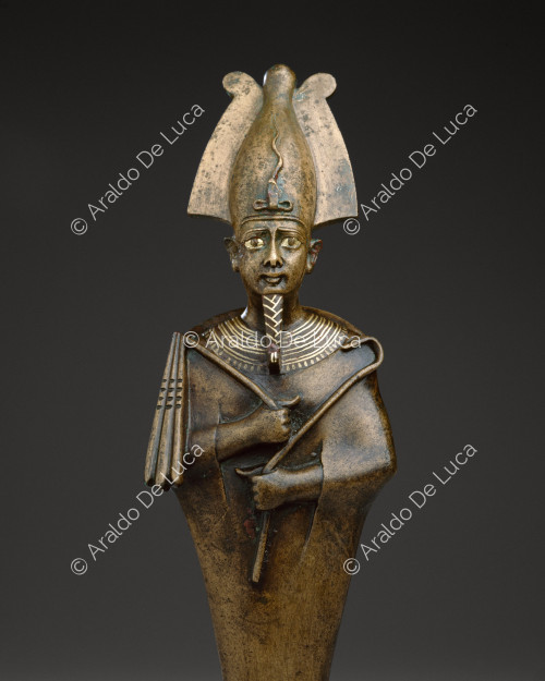 Estatuilla de bronce del dios Osiris (detalle)