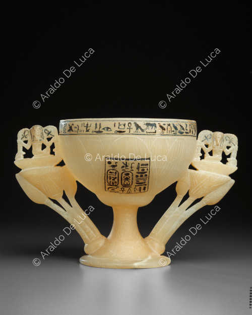 Tesoro di Tutankhamon. Coppa a forma di fiore di loto