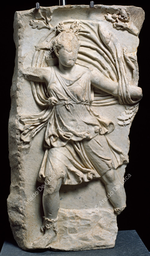 Fries mit einem Kampf zwischen Göttern und Giganten. Detail einer Artemis