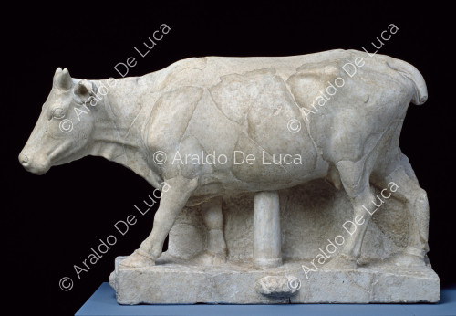 Statue de bœuf appartenant à une scène pastorale