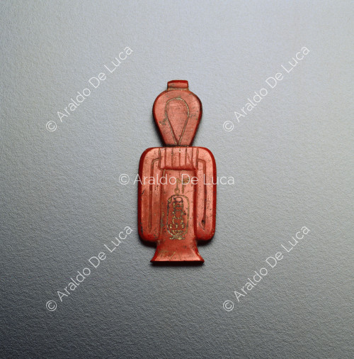 Tesoro de Tutankamón. Amuleto Tyet en pasta de vidrio roja