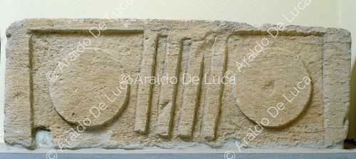 Relief with geometric patterns