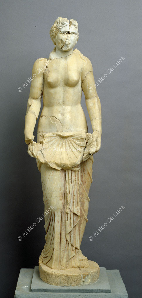 Statua di Venere con conchiglia