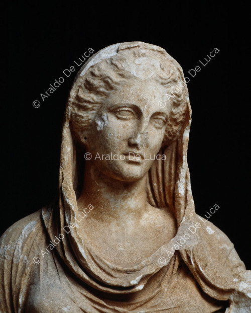 Grabbüste der Göttin Persephone. Ausschnitt