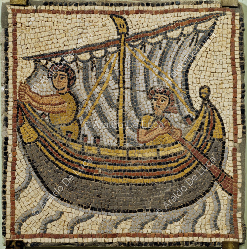 Mosaïque polychrome avec bateau et marins