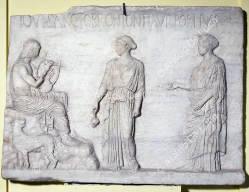 Relief avec Orphée et deux figures féminines