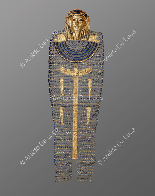 Covering the mummy of Heqaemsaf