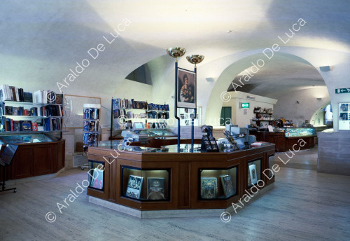 Tienda de regalos de la Galeria Borghese despues de la restauracion de 1995-1997
