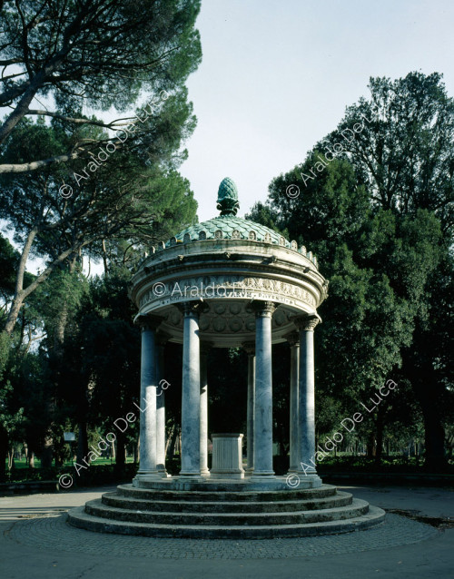 Il tempio di Diana nel parco di villa Borghese