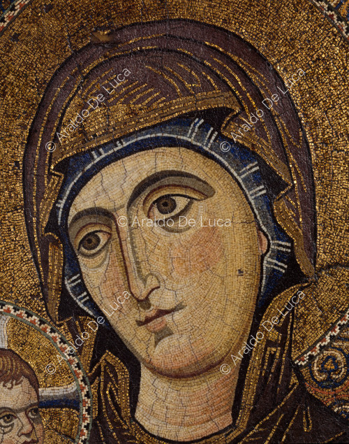 Mosaik mit der Jungfrau und dem Kind. Detail des Gesichts der Jungfrau