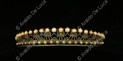 Gold and pink pearls diadem