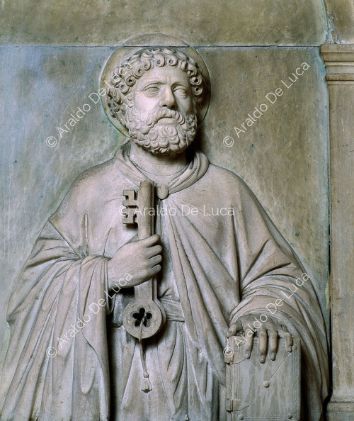 Grabmal von Kardinal Alano. Detail mit dem heiligen Apostel Petrus