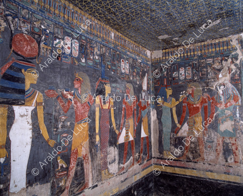 Horemheb con Hathor, Iside y Horus