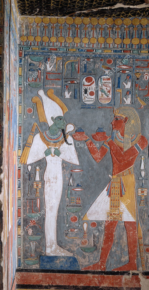 Osirde receives wine from Horemheb