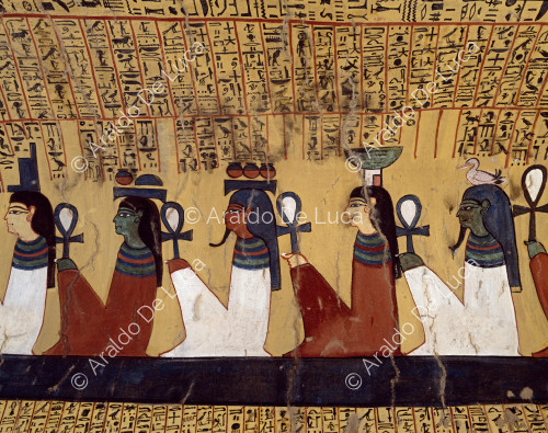 Pared izquierda de la cámara funeraria: hay una representación de una procesión de divinidades, cada una con sus atributos. La escena refleja la de la pared derecha, de la que difiere en la identidad de las divinidades representadas. Aquí, desde la izquierda, Isis, Nut, Nun, Neftis y Geb.