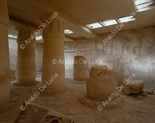 Ansicht der Hypostylushalle des Grabmals von Ramose