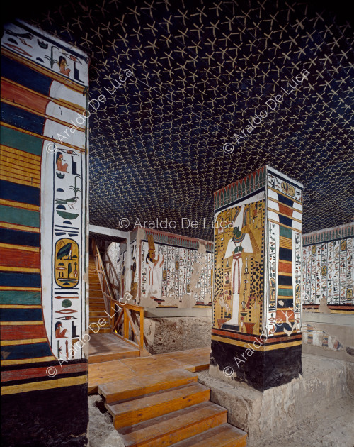 Vista general de la cámara funeraria de Nefertari
