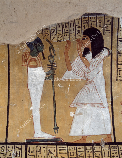 Escena en la pared derecha de la cámara funeraria de la tumba de Inherkau. Se representa al difunto en presencia del dios Ptah, de pie sobre una estera que reproduce el signo Maat.