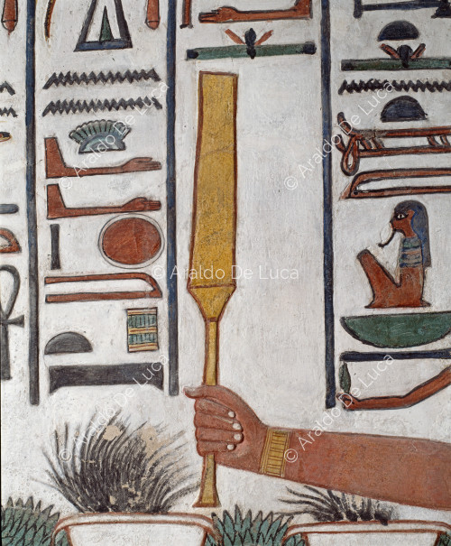 Nefertari hält das Zepter sekhem