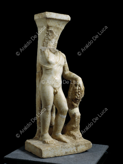 Estatuilla de mármol de Esculapio