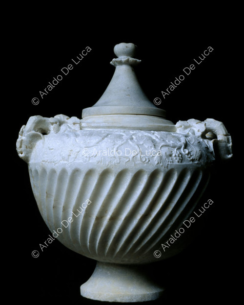 Marble cinerary urn