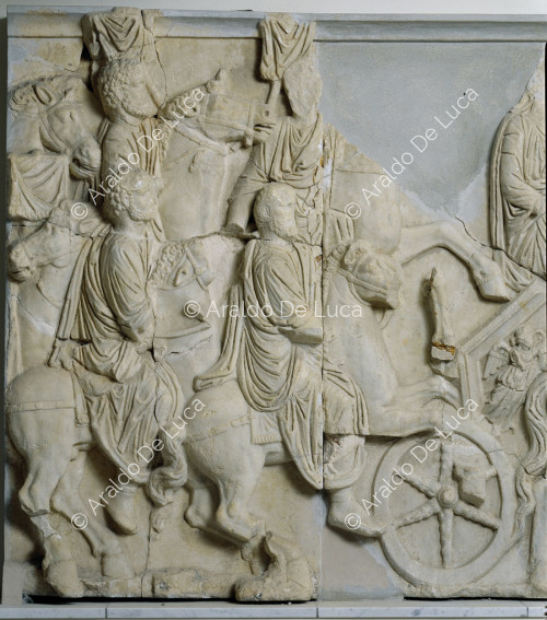 Friso del arco de triunfo del emperador Septimio Severo. Detalle con el cortejo triunfal