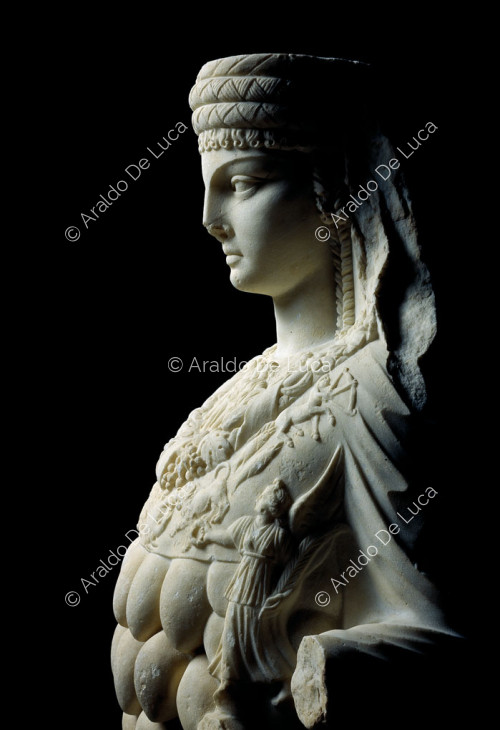 Estatua de mármol de Artemisa Efesina. Detalle del rostro