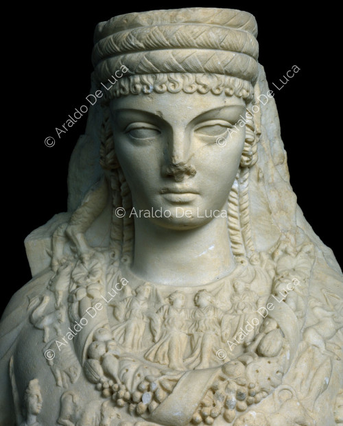 Estatua de mármol de Artemisa Efesina. Detalle