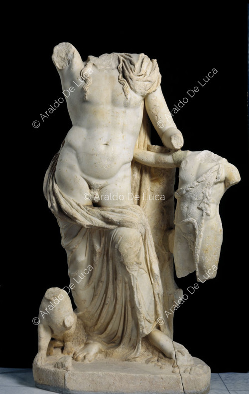 Gruppo in marmo con Dioniso e satiro