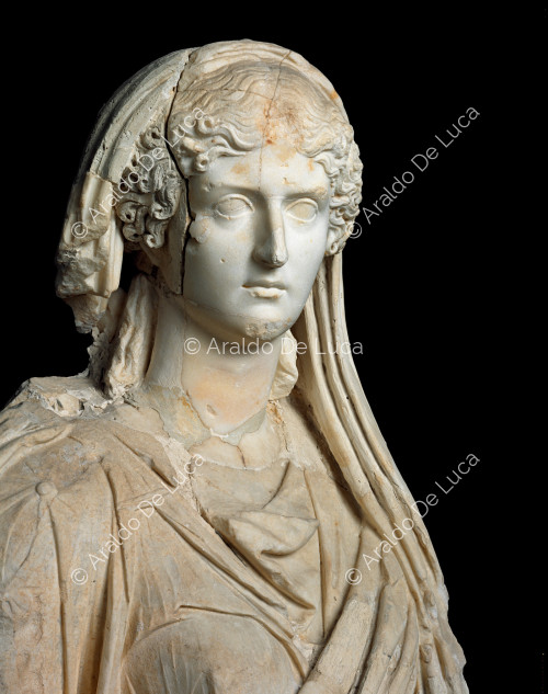 Estatua de la emperatriz Agripina. Detalle