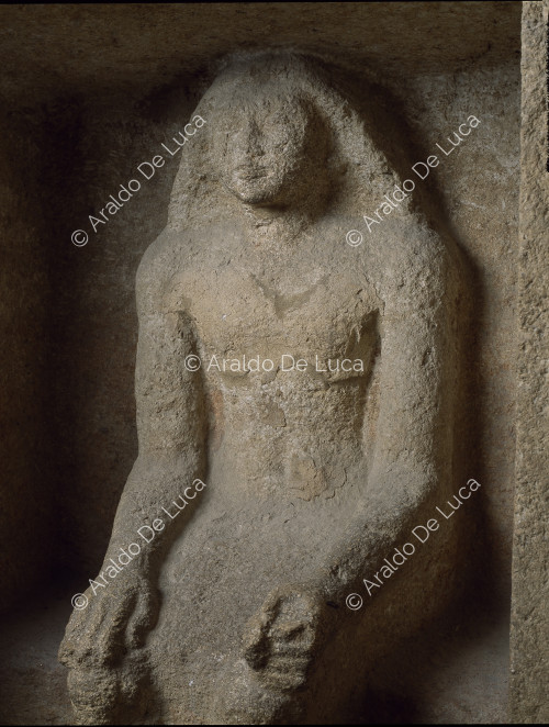 Carved statue of Qar