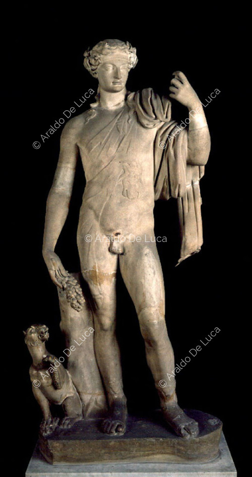 Statue des jungen Dionysos