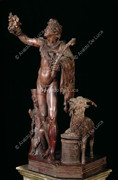 Statua di Fauno ebbro in rosso antico