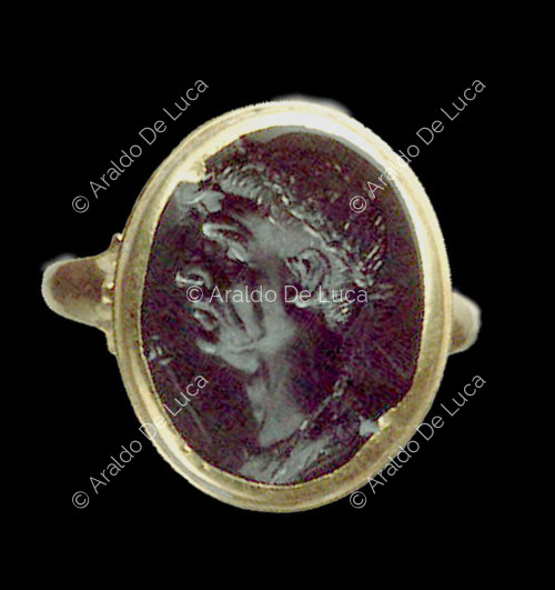 Male bust ring