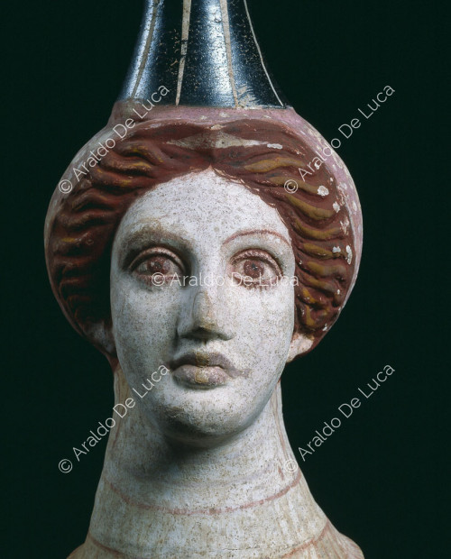 Vase polychrome en forme de tête de femme